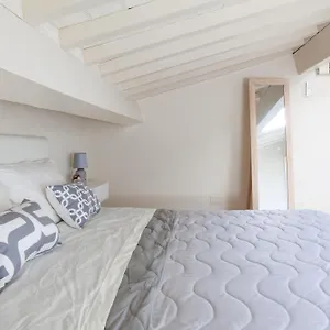 White Attic , Lucca Italia